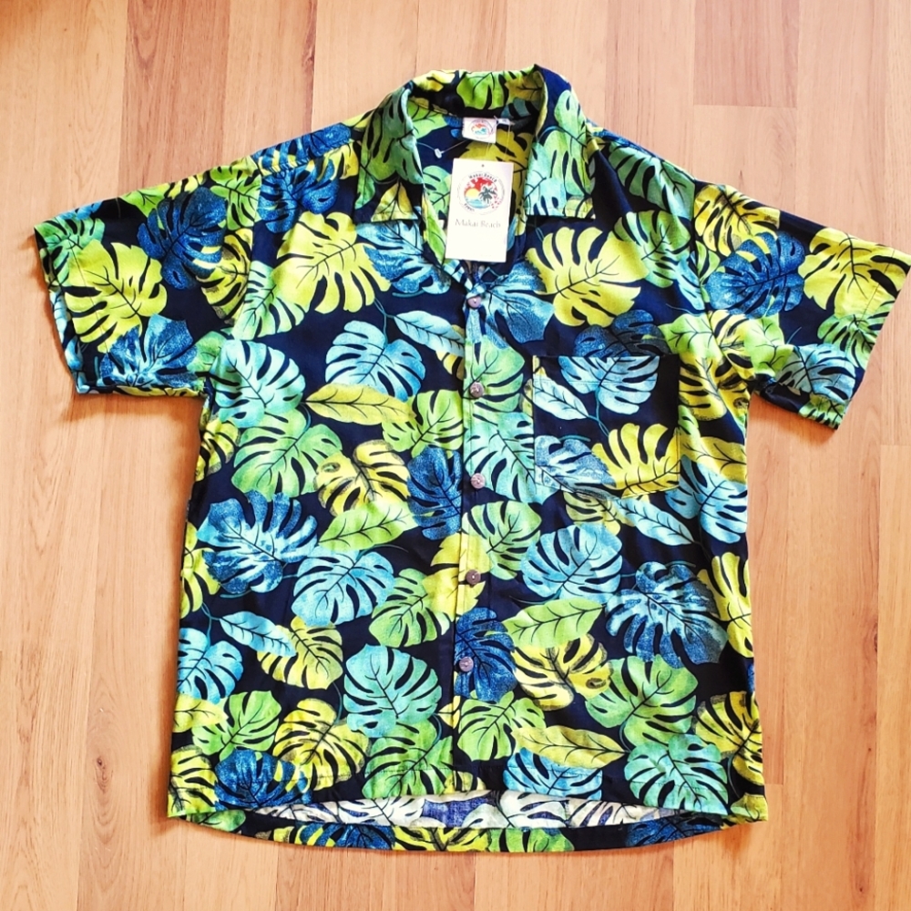 Makai Beach Men's Aloha Shirt, size M